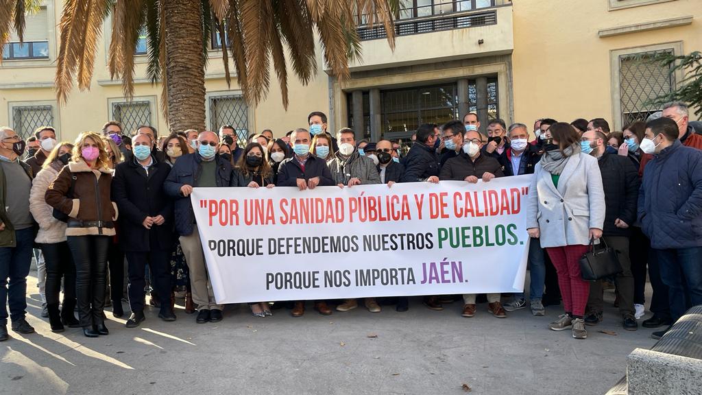 Concentración y lectura de manifiesto por la mala situación en la que se encuentra la Sanidad Pública en Andalucía