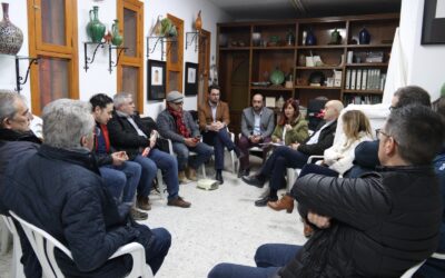 ENCUENTRO CON LA ASOCIACIÓN DE ARTESANOS PARA VALORAR EL TRABAJO REALIZADO POR EL GOBIERNO LOCAL Y RECOGER SUGERENCIAS PARA SEGUIR TRANSFORMANDO ÚBEDA EN ALGO MUY GRANDE