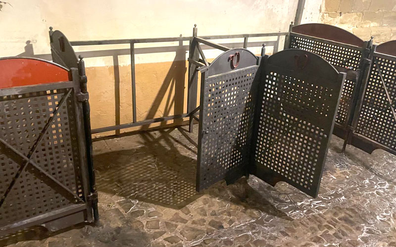 El Ayuntamiento procede al lavado intensivo de los más de 500 contenedores de la ciudad y sus pedanías
